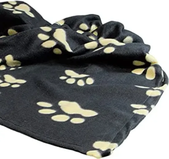 Снимка на Trixie Barney Blanket black beige - Одеяло за кучета черно с бежови лапички 150 / 100 см