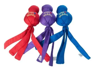 Показвай детайлите за Kong Wubba Large - Кучешка играчка за хвърляне и дъвчене с гумена топка 32 см. 1 - MyPetShop.bg Снимка на Kong Wubba Large - Кучешка играчка за хвърляне и дъвчене с гумена топка 32 см. 1